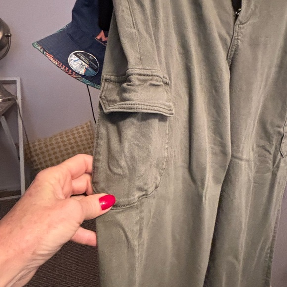 Paige olive green cargo jean size 29 - Picture 5 of 6